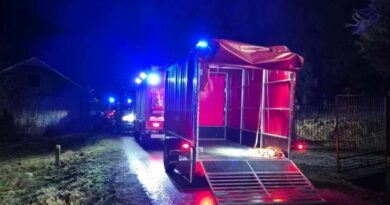 Nocne poszukiwania w Końskich. Mężczyzna odnaleziony w lesie