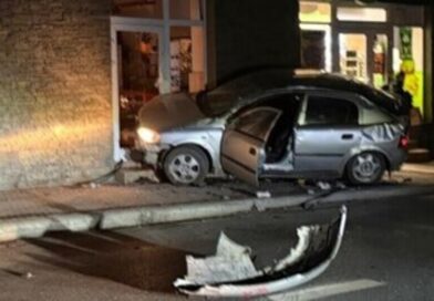 Kierowca bez uprawnień wjechał w sklep. Uciekł z miejsca zdarzenia