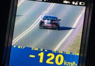 120 km/h w terenie zabudowanym. 19-latek z mandatem 4000 zł