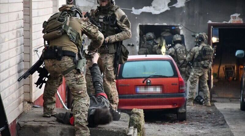 Kontrterroryści i kryminalni w akcji. Zabezpieczono blisko 0,6 kg narkotyków
