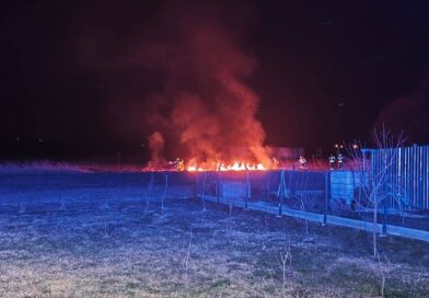Pożar traw w Humniskach. Strażacy apelują: stop wypalaniu!