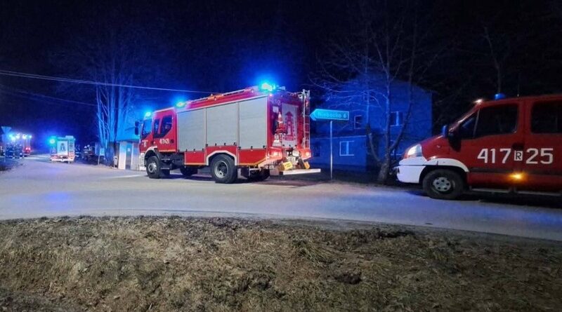 Pożar traw w Grabówce. Ogień pojawił się w pobliżu lasu