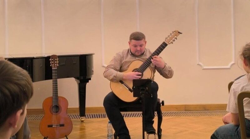 Warsztaty i koncert Szymona Gołąbka w Szkole Muzycznej w Dydni