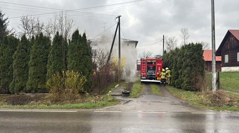 Pożar domu w Trześniowie. Szybka akcja strażaków Pożar domu w Trześniowie. Szybka akcja strażaków