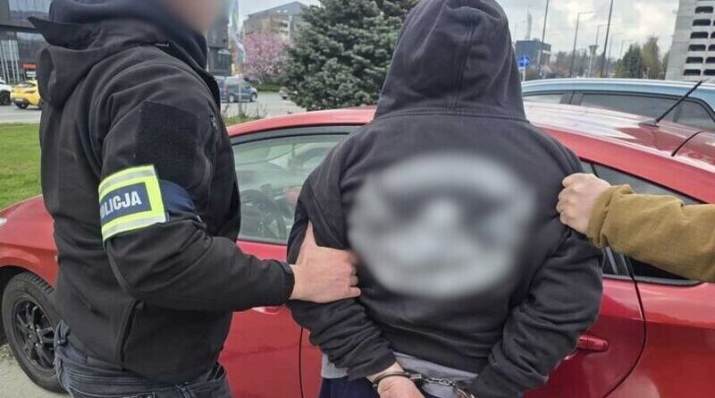 Oszustwo “na wypadek bliskiej osoby” – 58-latek zatrzymany po wyłudzeniu 45 tys. zł od seniorki Oszustwo “na wypadek bliskiej osoby” – 58-latek zatrzymany po wyłudzeniu 45 tys. zł od seniorki