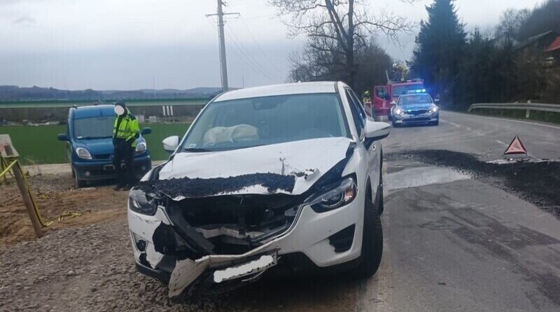 Nieudane wyprzedzanie zakończone kolizją – groźny manewr na drodze w Niewistce
