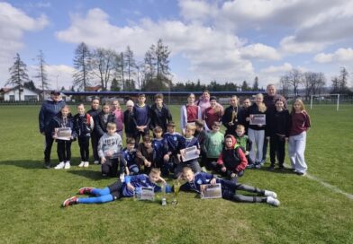 Blizne i „ogólniak” na czele – blisko 260 młodych biegaczy rywalizowało w powiatowych przełajach