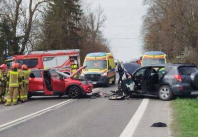 Czołowe zderzenie w Grabownicy Starzeńskiej. Cztery osoby ranne, interweniował śmigłowiec LPR