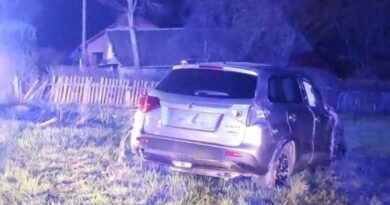 Groźne dachowanie w Jabłonce. Kierowca trafił do szpitala