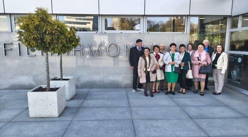 Muzyczna podróż seniorów z Bliznego – operetkowy wieczór pełen uroku i śmiechu