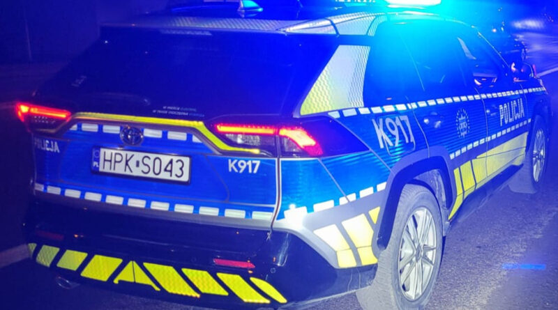 Upadł przy jezdni. Dzięki zgłaszającej szybko otrzymał pomoc Upadł przy jezdni. Dzięki zgłaszającej szybko otrzymał pomoc