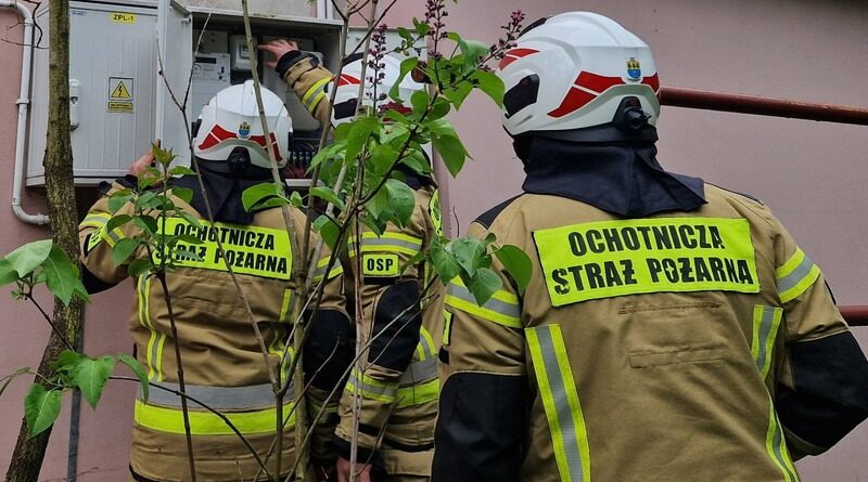Zwarcie instalacji elektrycznej w sklepie w Iwoniczu. Szybka interwencja strażaków