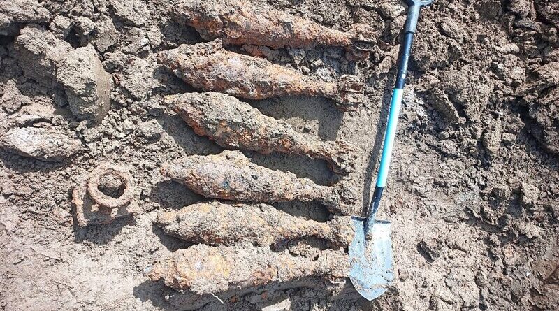 Groźne znalezisko na budowie S19. Pod ziemią zalegała 100-kilogramowa bomba z czasów wojny