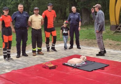 Razem dla bezpieczeństwa! Policjanci uczestniczyli w Krajowym Treningu Pierwszej Pomocy w powiecie brzozowskim