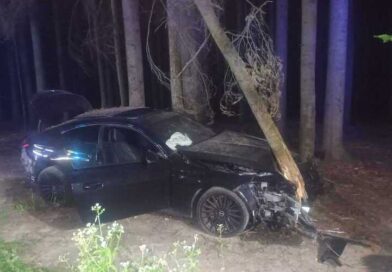 Po wypadku zniknęli z miejsca zdarzenia. Policja ustaliła kierowcę Mercedesa