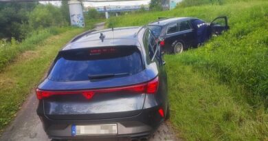 Pościg ulicami Jasła. Pasażer wyrzucał narkotyki z uciekającego Audi