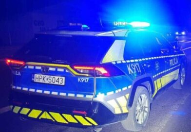 Uderzyła w krawężnik i zatrzymała auto na środku drogi. Miała ponad 2 promile