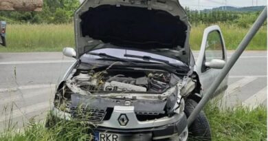 Bus i osobówka zderzyły się w Klimkówce