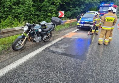 Poranny wypadek motocyklisty. Strażacy usuwali skutki zdarzenia