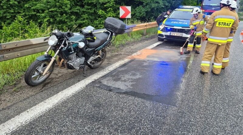 Poranny wypadek motocyklisty. Strażacy usuwali skutki zdarzenia