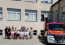 Jasienica Rosielna inwestuje w bezpieczeństwo i nowoczesną edukację. AED w szkole i nowe laptopy dla przedszkoli