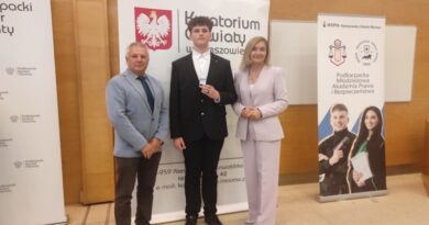 Uczeń z Woli Jasienickiej laureatem konkursu matematycznego. Otrzymał nagrodę od Podkarpackiego Kuratora Oświaty