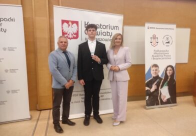 Uczeń z Woli Jasienickiej laureatem konkursu matematycznego. Otrzymał nagrodę od Podkarpackiego Kuratora Oświaty