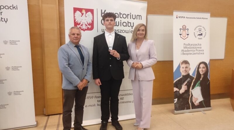 Uczeń z Woli Jasienickiej laureatem konkursu matematycznego. Otrzymał nagrodę od Podkarpackiego Kuratora Oświaty