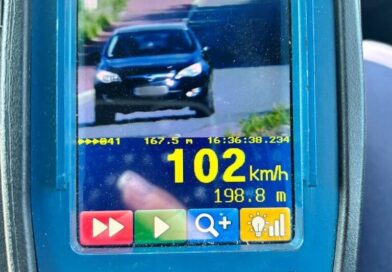 Jechał 102 km/h w terenie zabudowanym. Recydywista stracił prawo jazdy i dostał 3 tys. zł mandatu