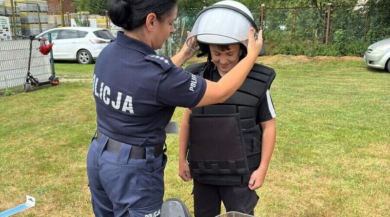 Brzozowscy policjanci promowali bezpieczeństwo podczas rodzinnych pikników Brzozowscy policjanci promowali bezpieczeństwo podczas rodzinnych pikników