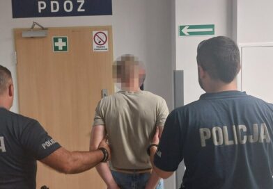 Miał cztery zakazy prowadzenia pojazdów. Został rozpoznany i zatrzymany przez policjanta