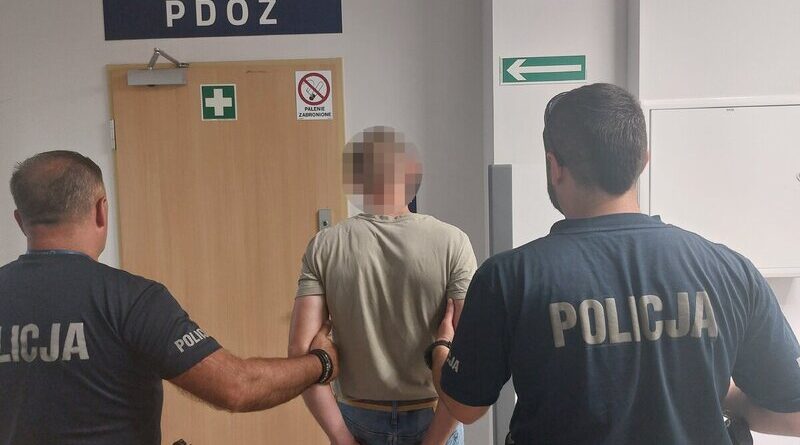 Miał cztery zakazy prowadzenia pojazdów. Został rozpoznany i zatrzymany przez policjanta