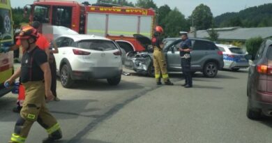 Kolizja na drodze gminnej w Hłudnie. Jedna osoba trafiła do szpitala