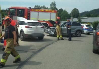 Kolizja na drodze gminnej w Hłudnie. Jedna osoba trafiła do szpitala