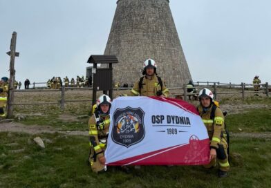Strażacy z OSP KSRG Dydnia zdobyli Śnieżnik w pełnym umundurowaniu. Wspierają akcję DKMS