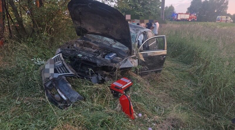 Dachowanie samochodu osobowego w Golcowej. Jedna osoba trafiła pod opiekę ratowników Dachowanie samochodu osobowego w Golcowej. Jedna osoba trafiła pod opiekę ratowników