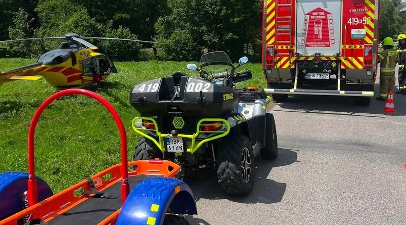 Wypadek podczas wycinki drzewa w Wesołej. 59-latek trafił do szpitala śmigłowcem LPR