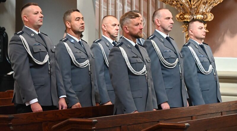 Święto Policji w Brzozowie. Funkcjonariusze odebrali awanse i odznaczenia