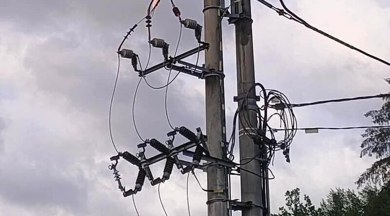 Pożar transformatora w Temeszowie. Na miejscu strażacy i pogotowie energetyczne