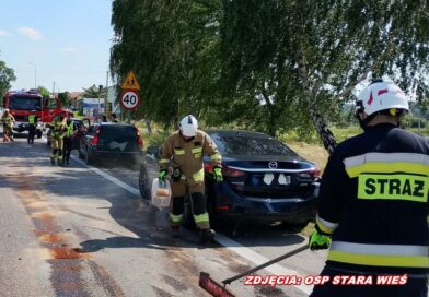 Kolizja trzech samochodów na DW 886 w Starej Wsi. Przez godzinę były utrudnienia