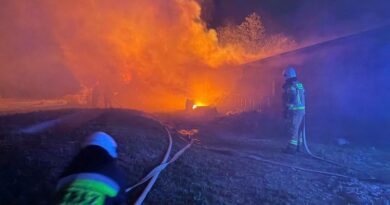 Groźny pożar stadniny i balotów siana w Targowiskach. Udało się uratować konie