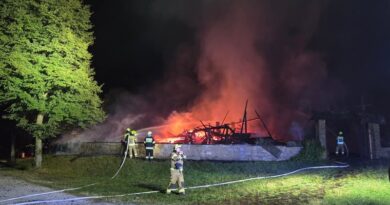 Pożar sanockiego skansenu. Spłonęły zabytkowe obiekty, w tym XVII-wieczny kościół
