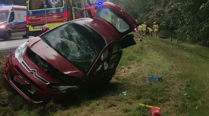 Zderzenie dwóch samochodów w Zagórzu. Cztery osoby poszkodowane