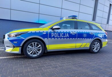 Zatrzasnęła kluczyki w samochodzie. W środku była jej 2,5-letnia córka Zatrzasnęła kluczyki w samochodzie. W środku była jej 2,5-letnia córka