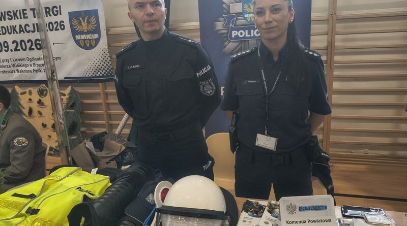 Brzozowscy policjanci na targach pracy. Młodzi pytali o służbę w mundurze