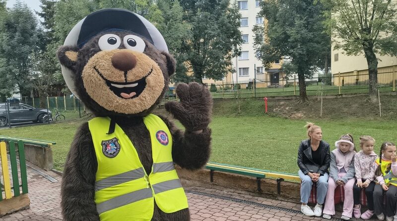 Miś POPO odwiedził brzozowskie przedszkolaki