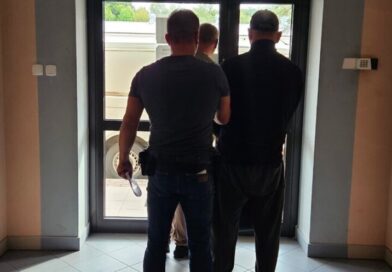 Groził ekspedientce śmiercią. Zabierał alkohol i papierosy bez płacenia – 48-latek aresztowany Groził ekspedientce śmiercią. Zabierał alkohol i papierosy bez płacenia – 48-latek aresztowany