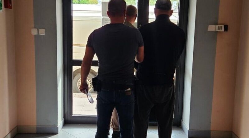 Groził ekspedientce śmiercią. Zabierał alkohol i papierosy bez płacenia – 48-latek aresztowany Groził ekspedientce śmiercią. Zabierał alkohol i papierosy bez płacenia – 48-latek aresztowany