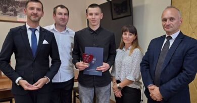 Odwaga, która ratuje życie. 14‑letni Kacper Turek wyniósł mężczyznę z płonącego domu