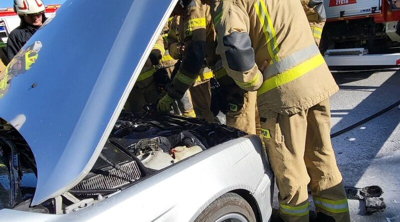Pożar BMW na S19. Samochód stanął w ogniu podczas jazdy